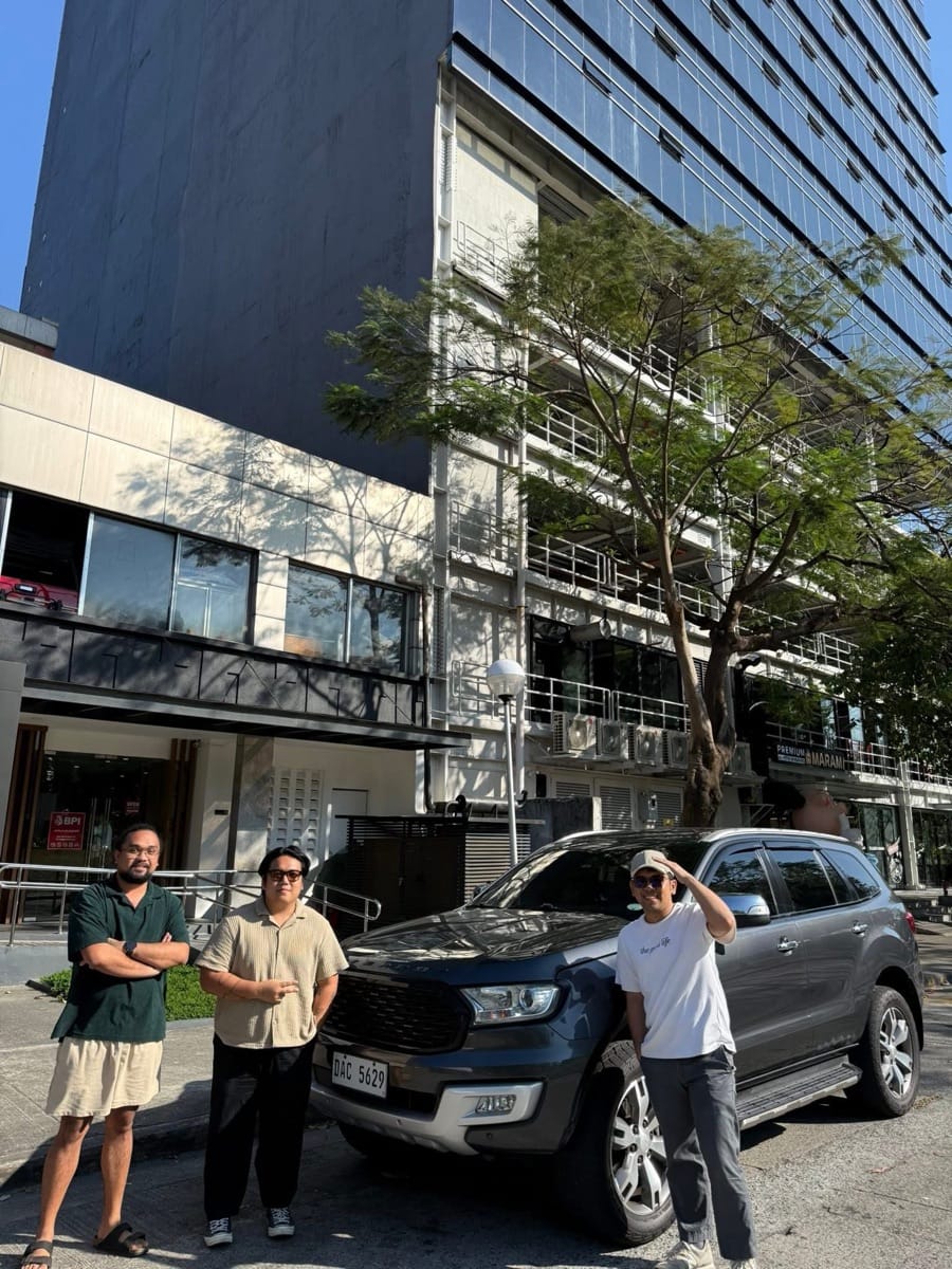 REV BY DRS buyers at handoff with their Ford Everest